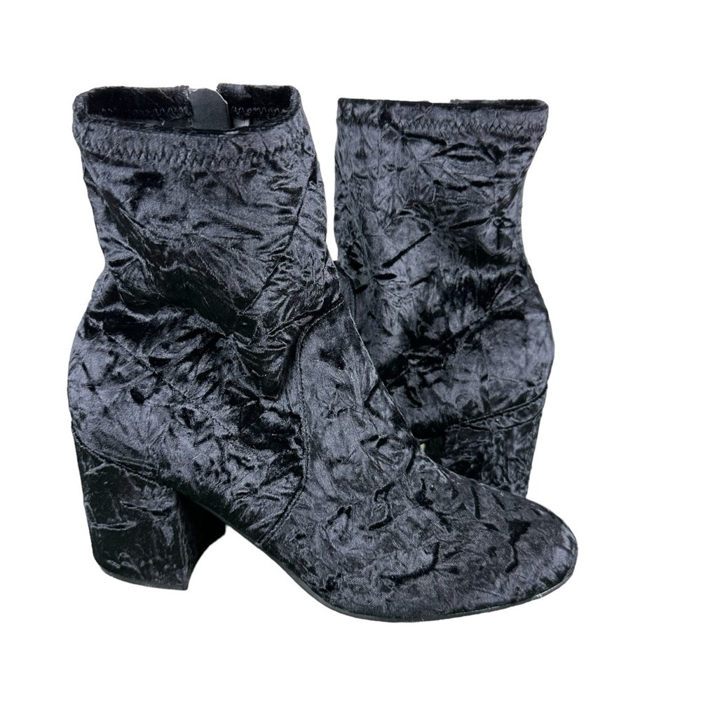 Marc Fisher Ileesia Black Crushed Velvet Block Heel Booties Size 9.5